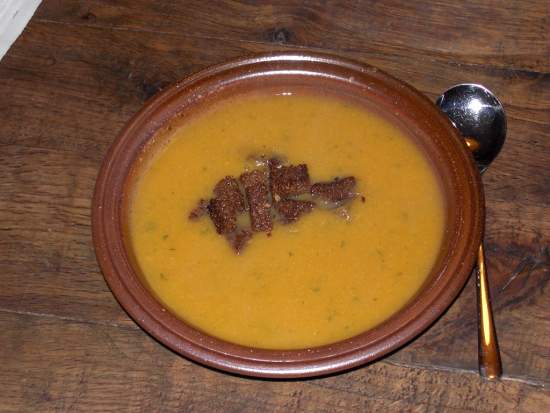 Krbis-Suppe auf Teller